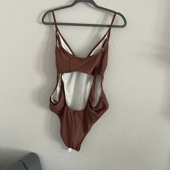 Cupshe one suit adjustable straps New with Tags - Picture 4 of 7